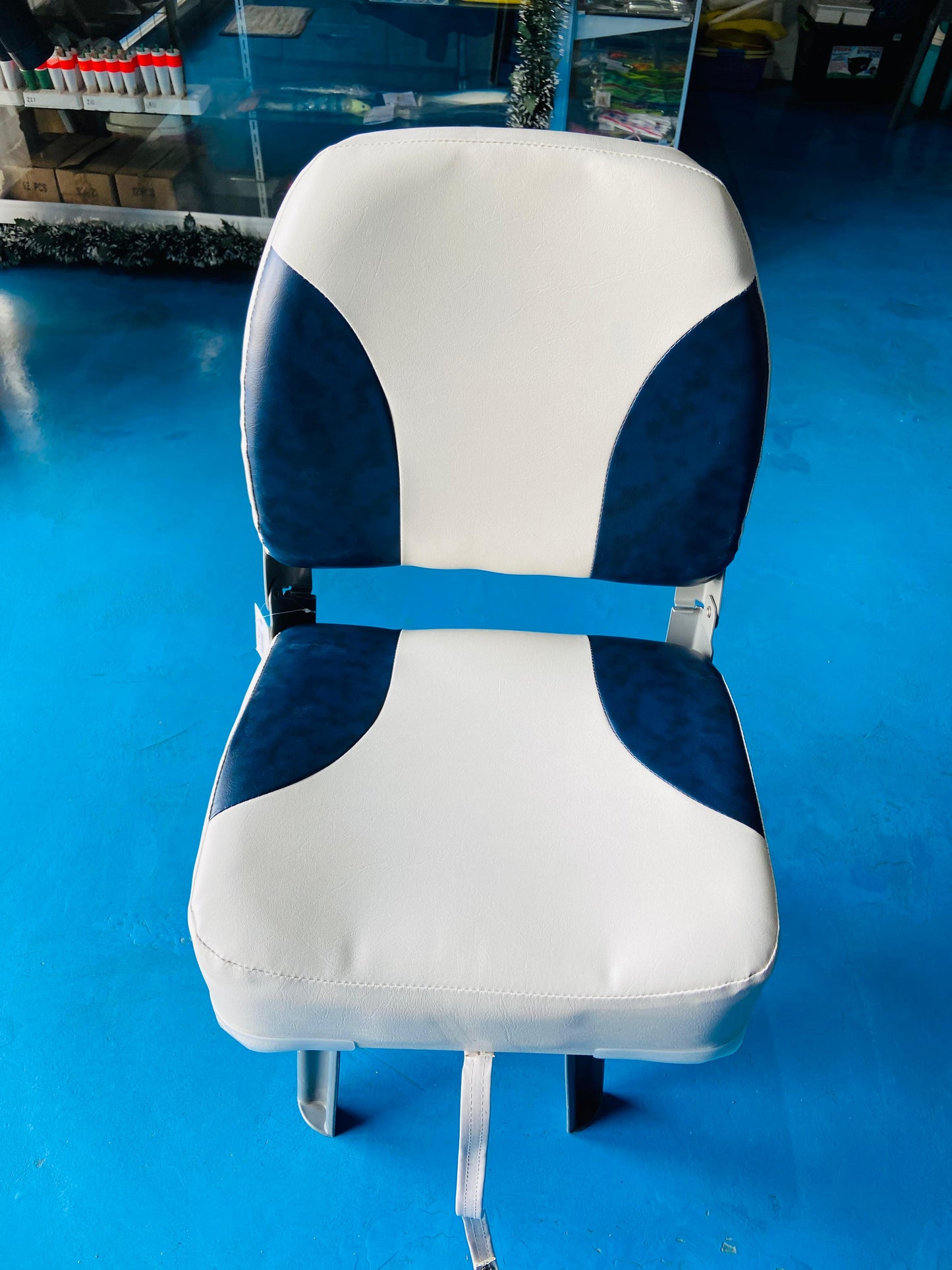 SINGLE CHAIR WHITE