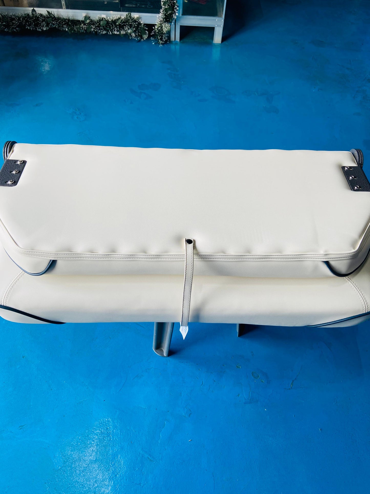 WHITE + BLUE BENCH SEAT ASM18021